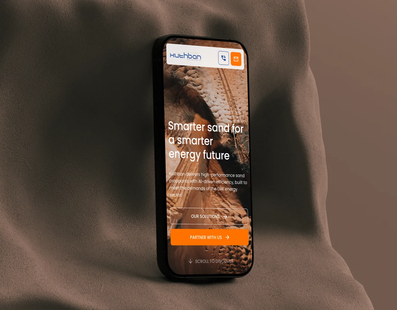 Mobiele energiewebsite met warme fotografie en duidelijke call-to-action